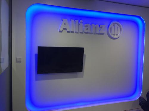 Iluminación stand Allianz
